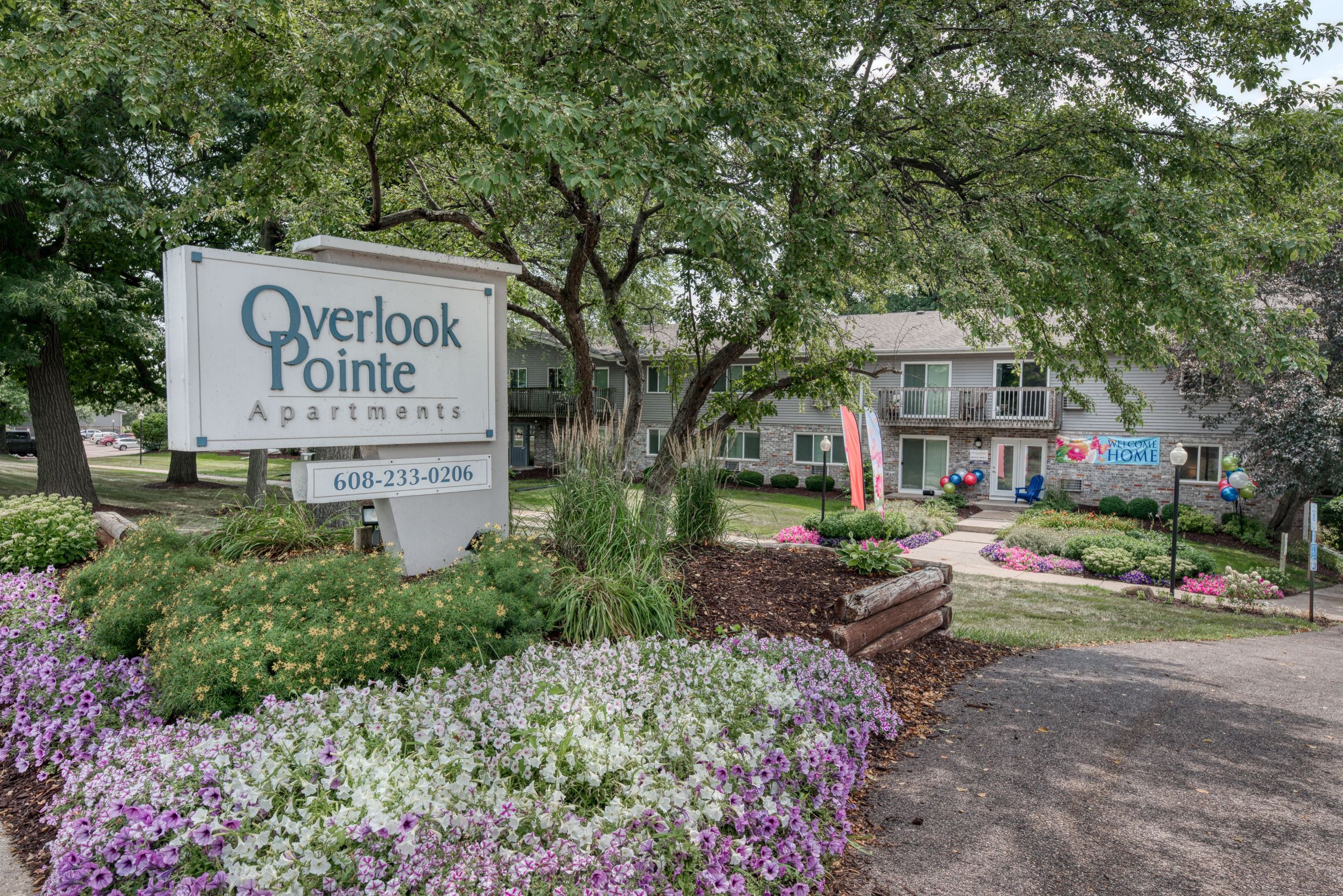 Overlook Pointe Apartments in Middleton, WI